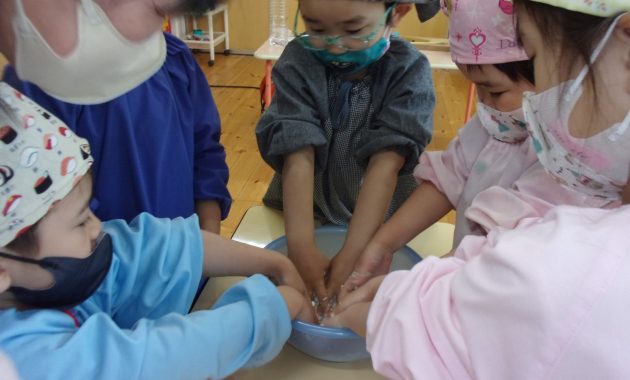 第一園　よもぎだんご作り　５月１７日