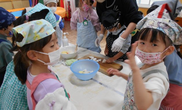 第二園　感謝礼拝　豚汁作り　11月21日