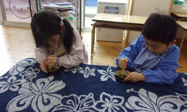 第一園　色水遊び・こいのぼり制作