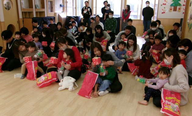 第二園　乳児部　クリスマス礼拝・祝会　12月13日