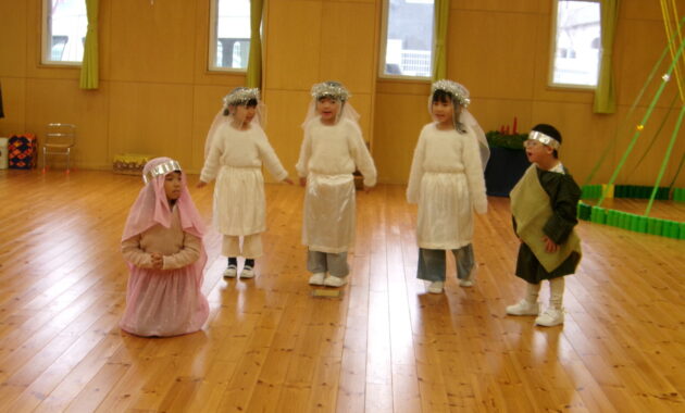 第一園　みんなでページェントごっこ　１２月２２日