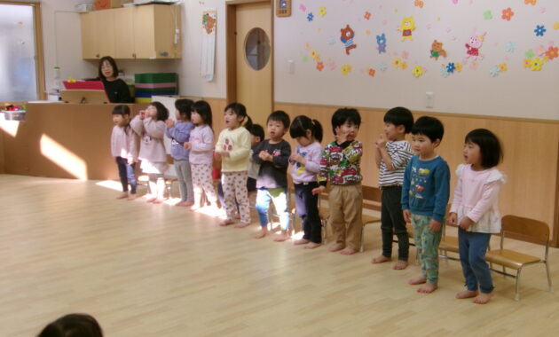 第二園　乳児部　進級お祝い会　3月24日